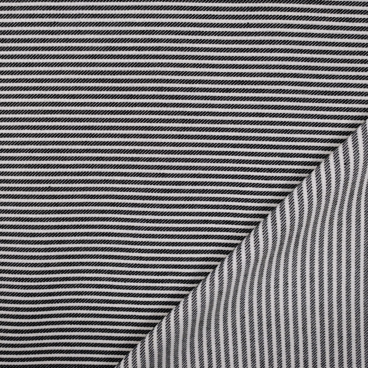 Schwarzer und weißer Jacquard-Stoff mit dünnen Streifen für die Einrichtung