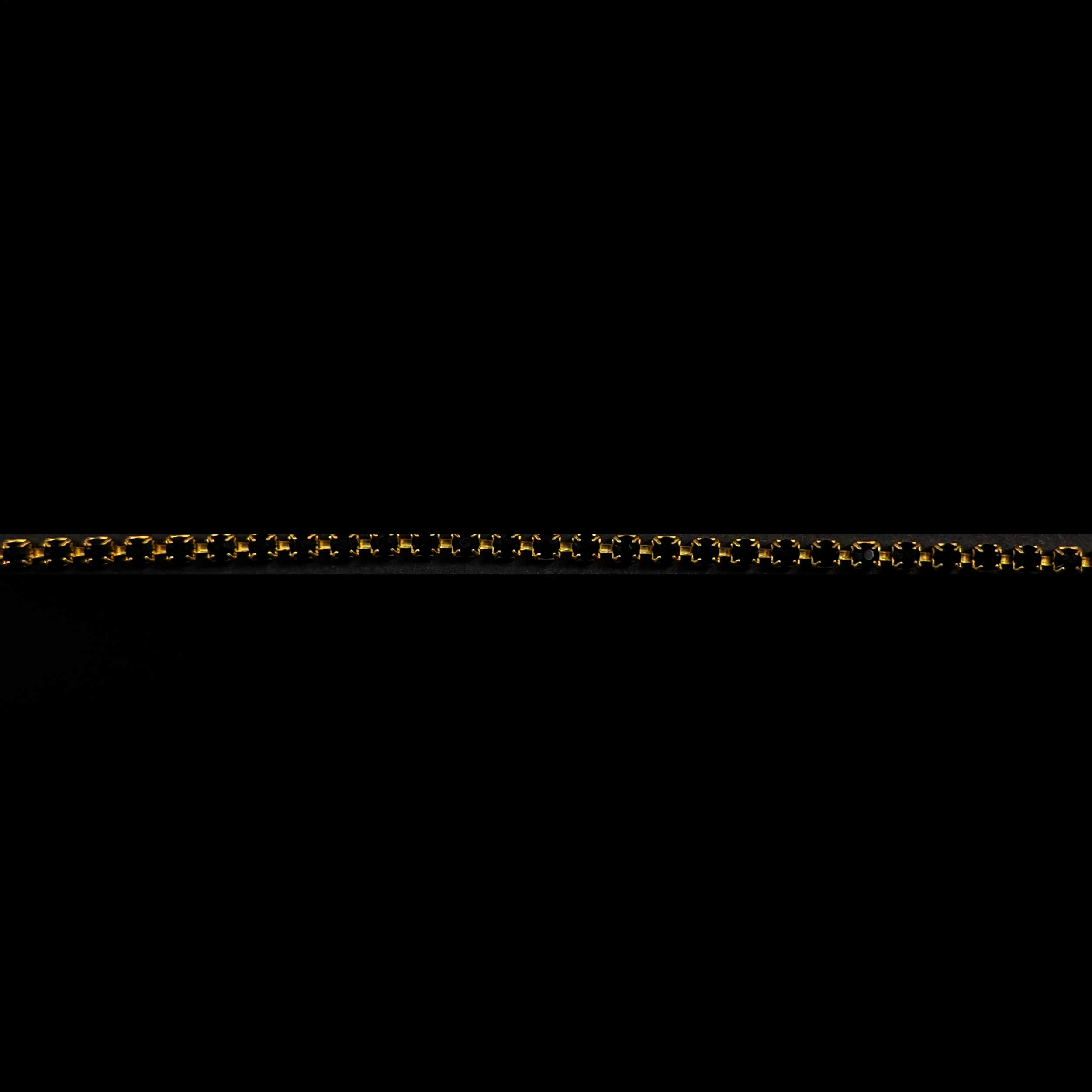 Cadena dorada con brillantes negros Image