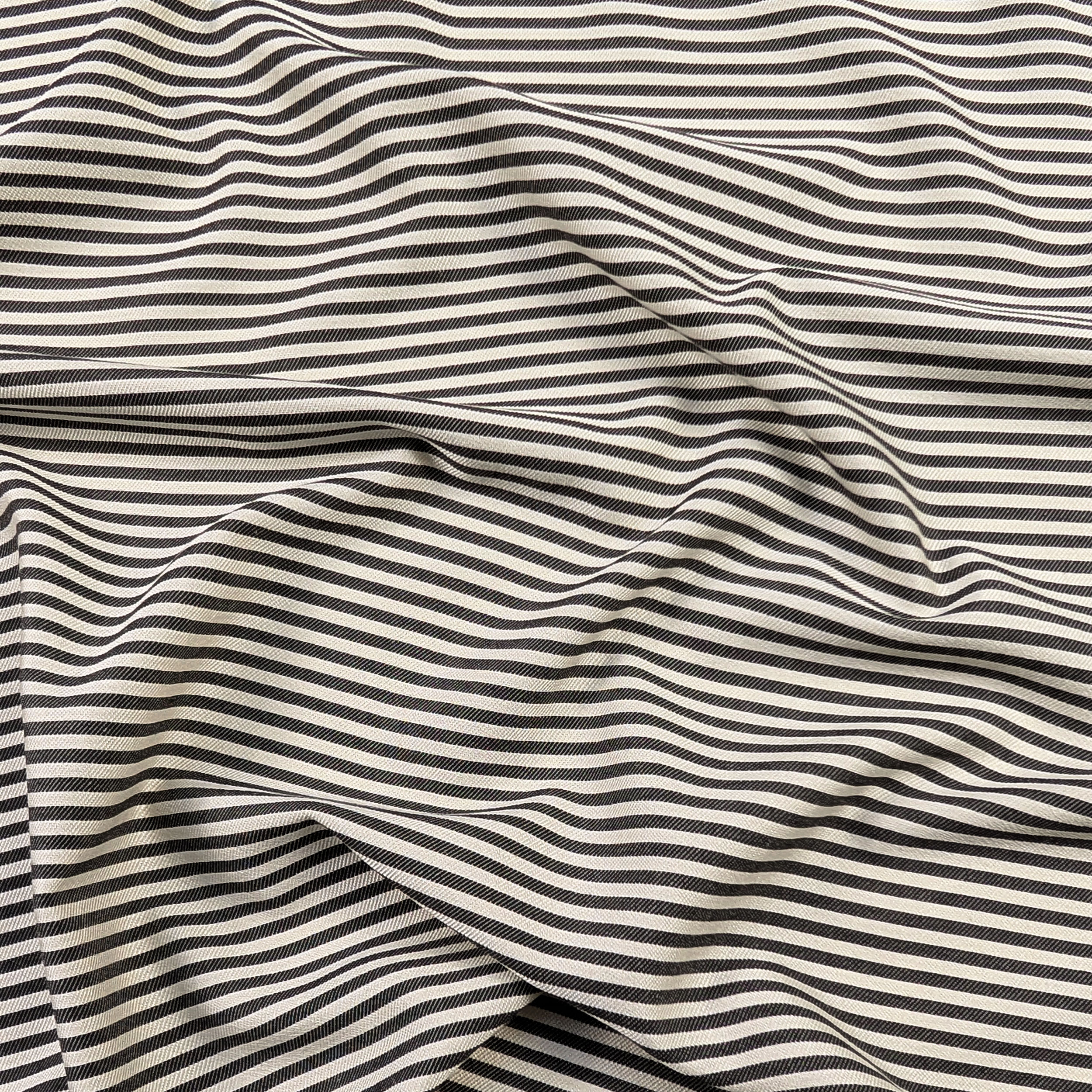 Rayures horizontales en coton mélangé noir et crème Image