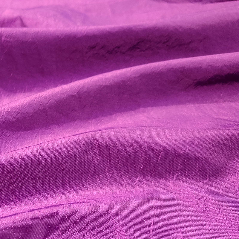 Découpe de taffetas froissé violet 100x150cm Image