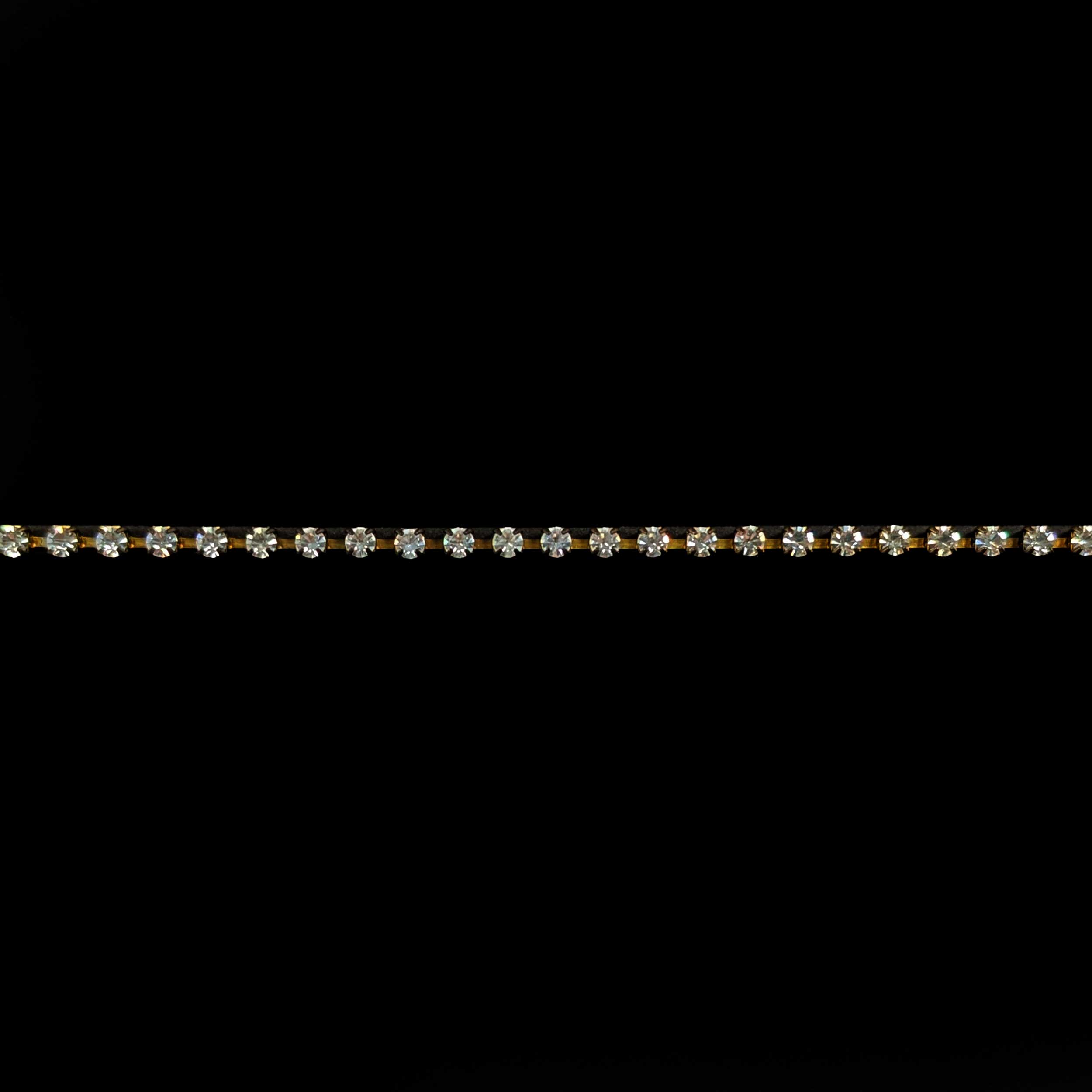 Cadena dorada con brillantes Image