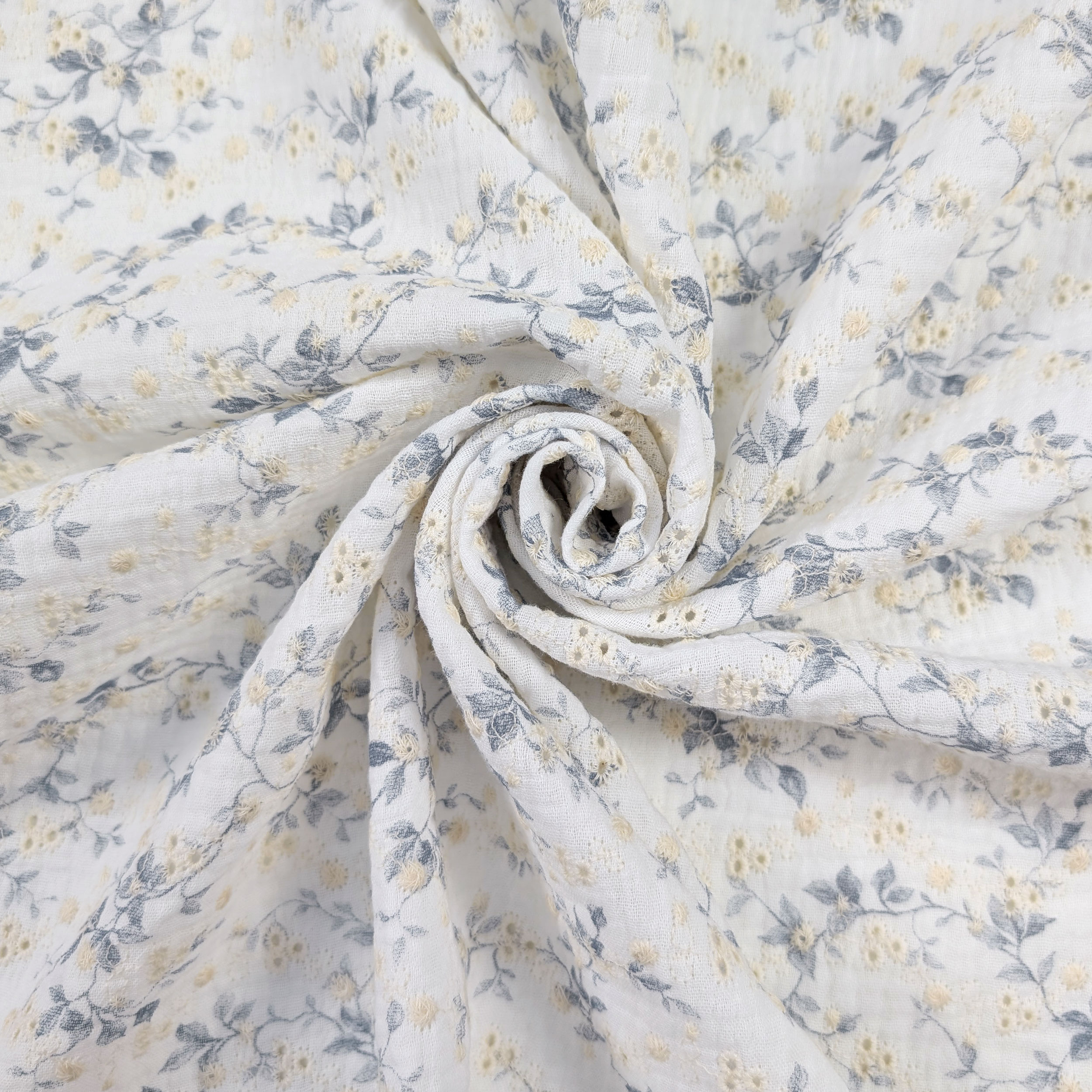 Sangallo Double Mousseline blanche Branches bleues et fleurs crème Image