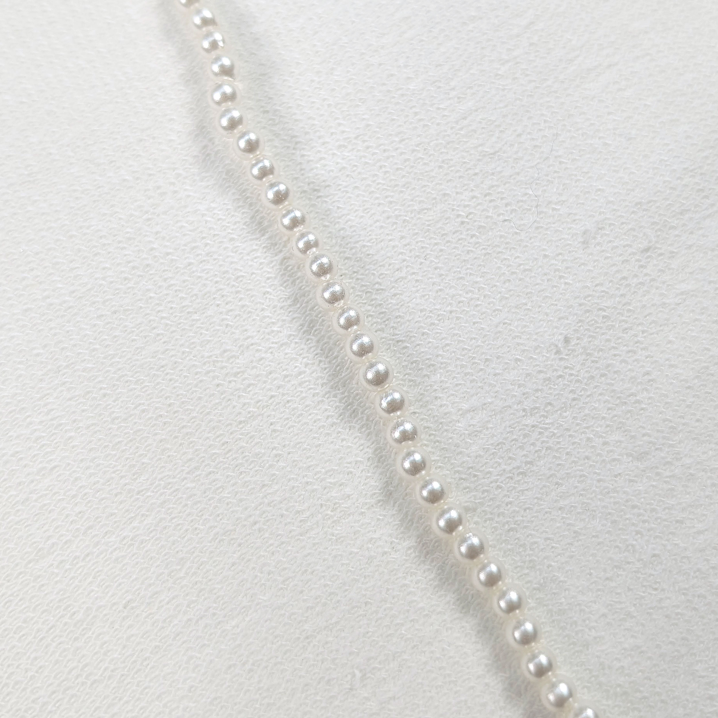 Perlenkette aus Perlmuttperlen Ø 0,4 cm Image