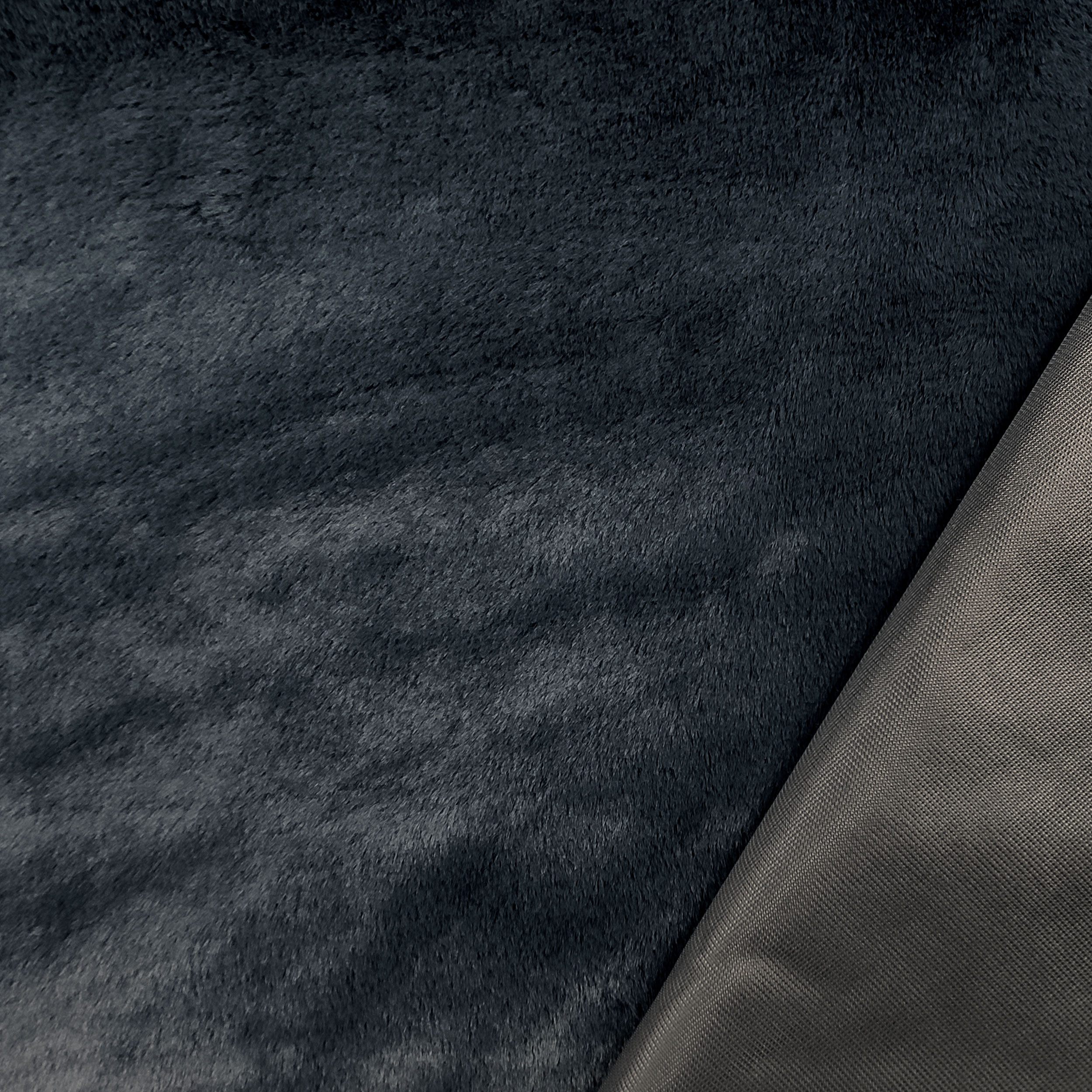 Piel sintética de ropa gris oscuro
