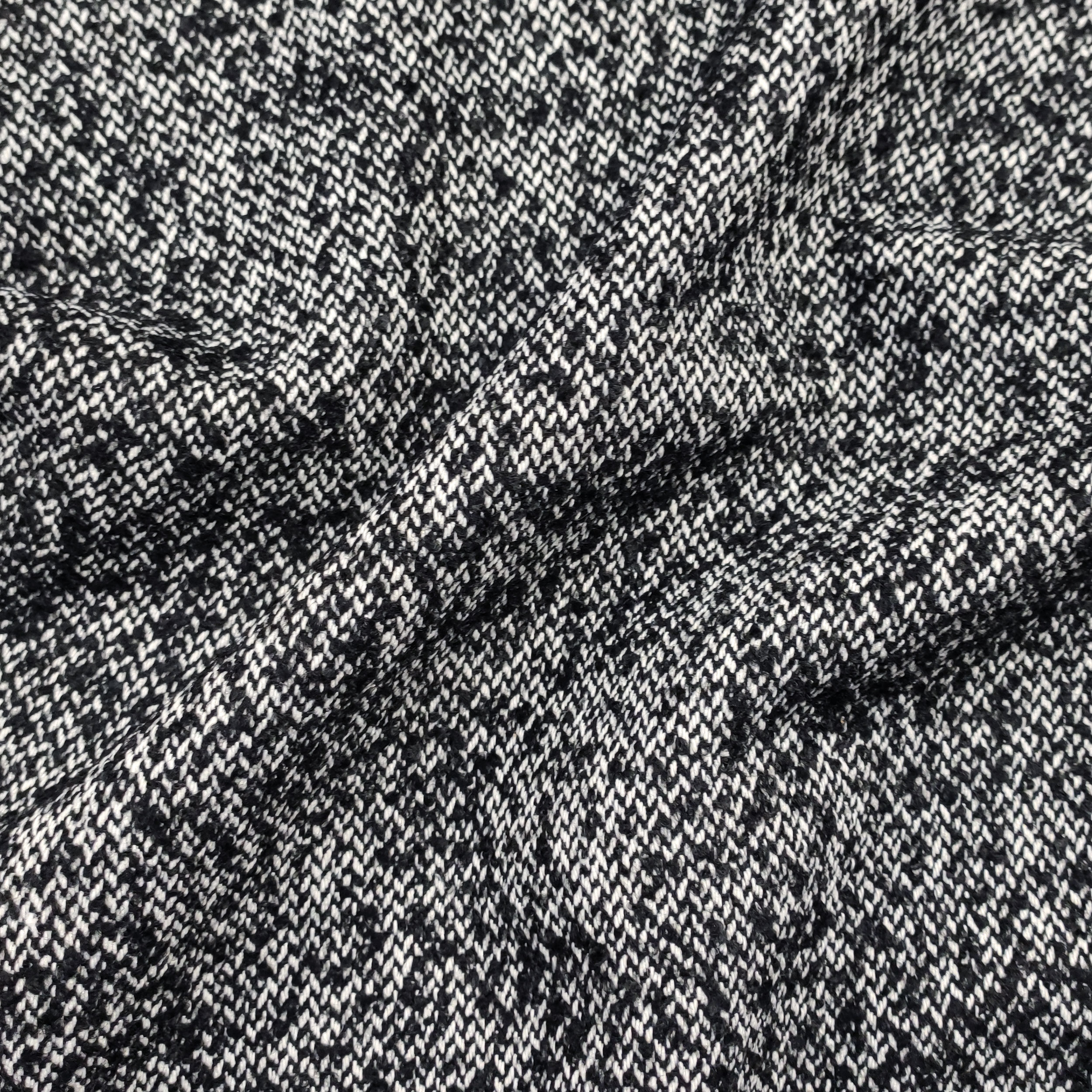 Manteau à chevrons noir et blanc