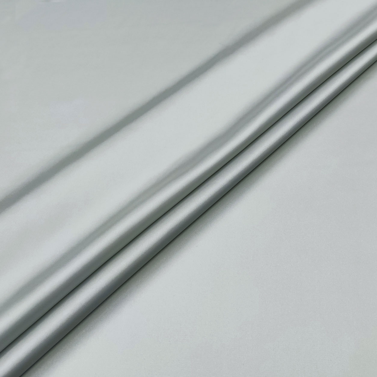 rasetto-effetto-seta-grigio-chiaro-dettaglio