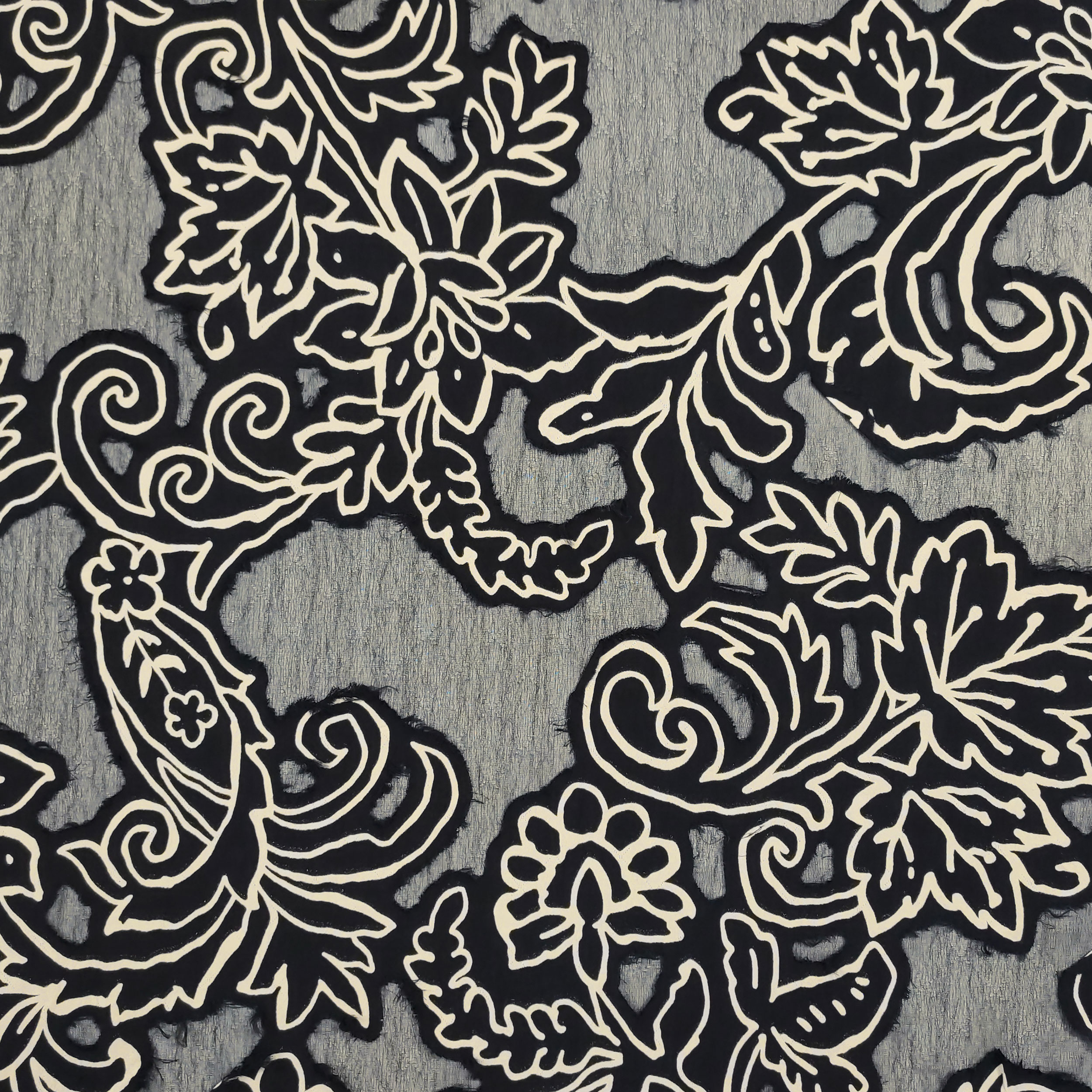 Devorè High Fashion Flowers Cream and Black