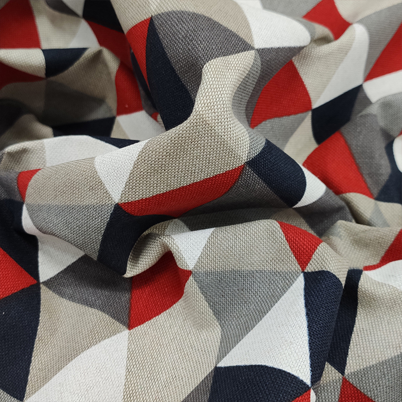 arredo-fantsia-triangoli-rossi