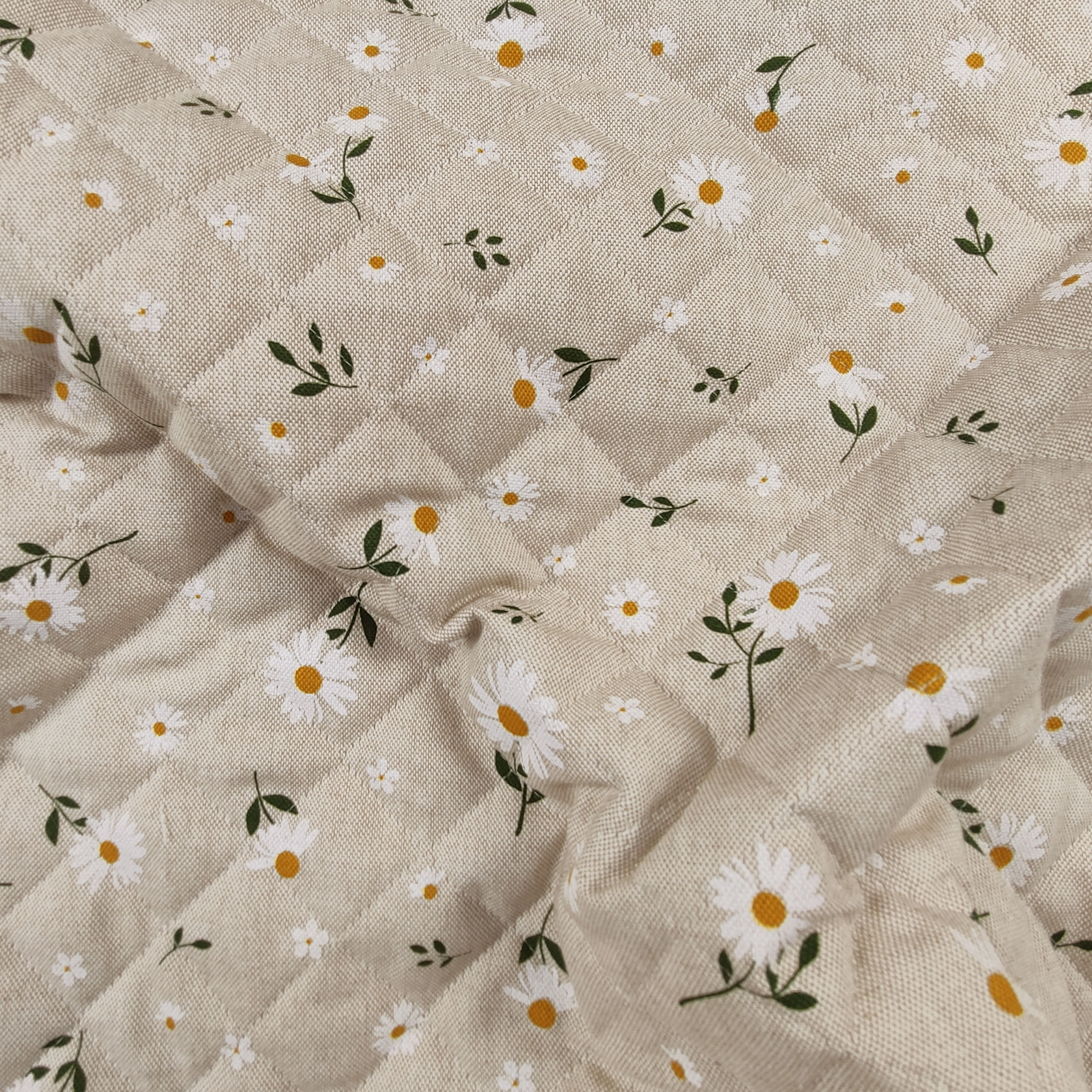 Small Daisies Quilted Fabric Image