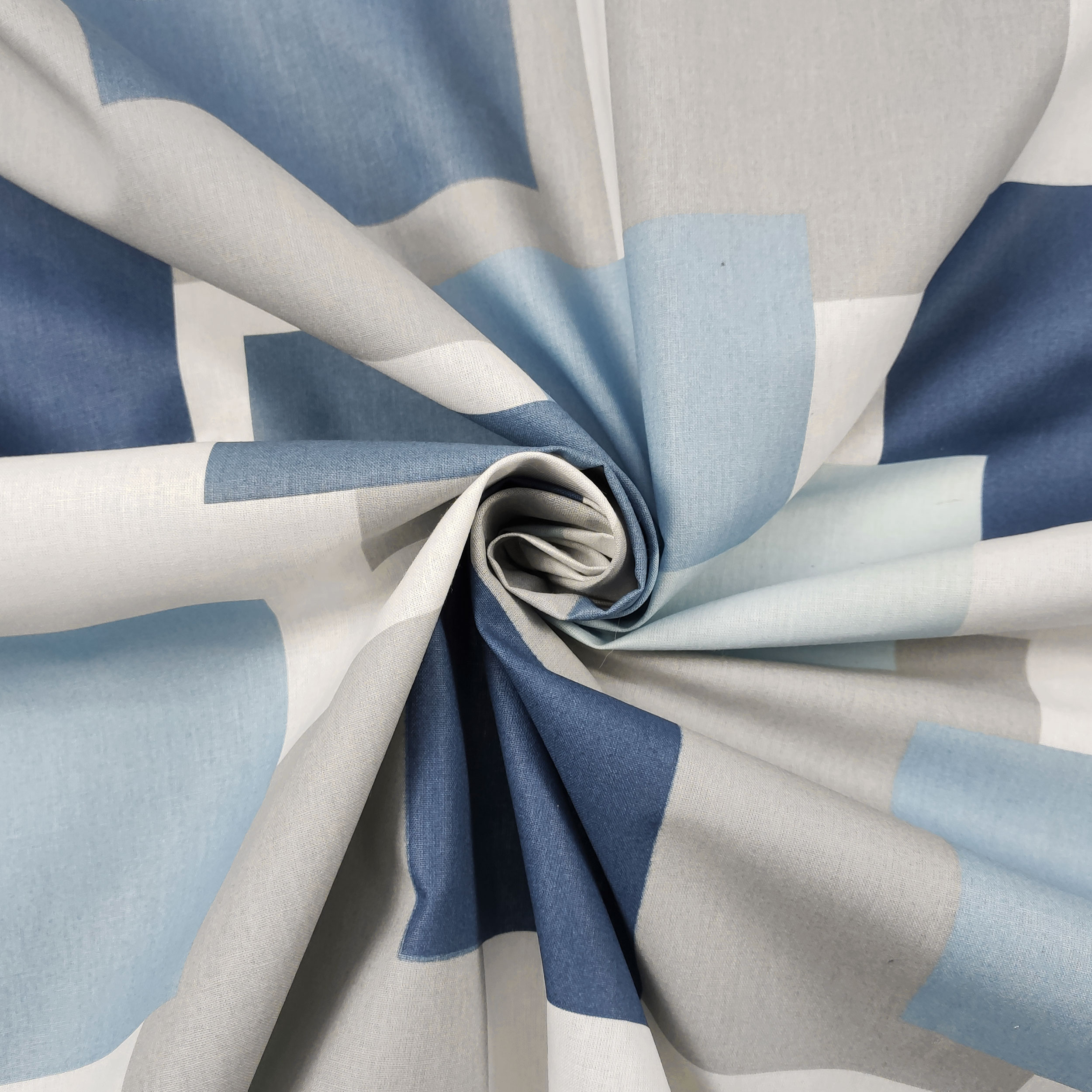 Blau und grau karierter Baumwollstoff