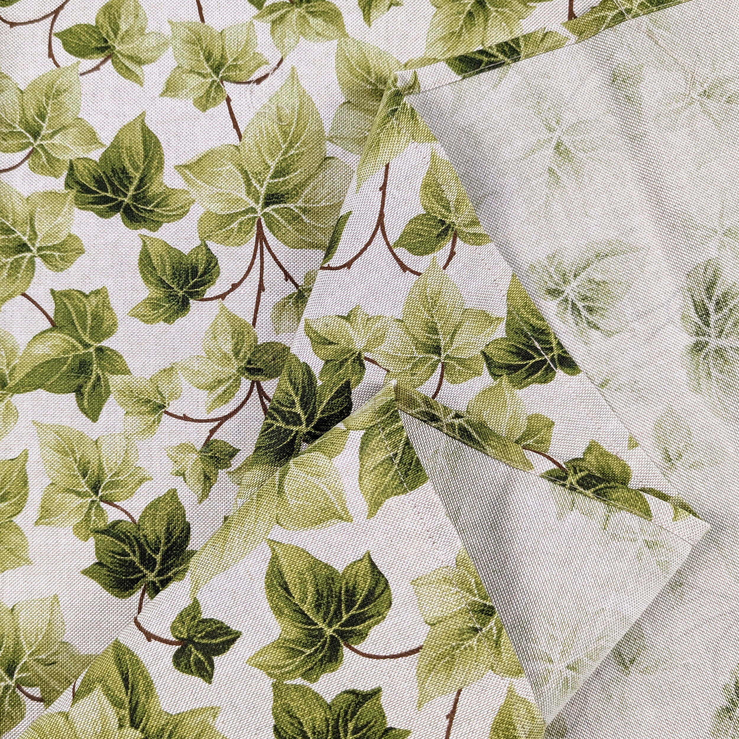 Tablecloth Packed with Ivy Image