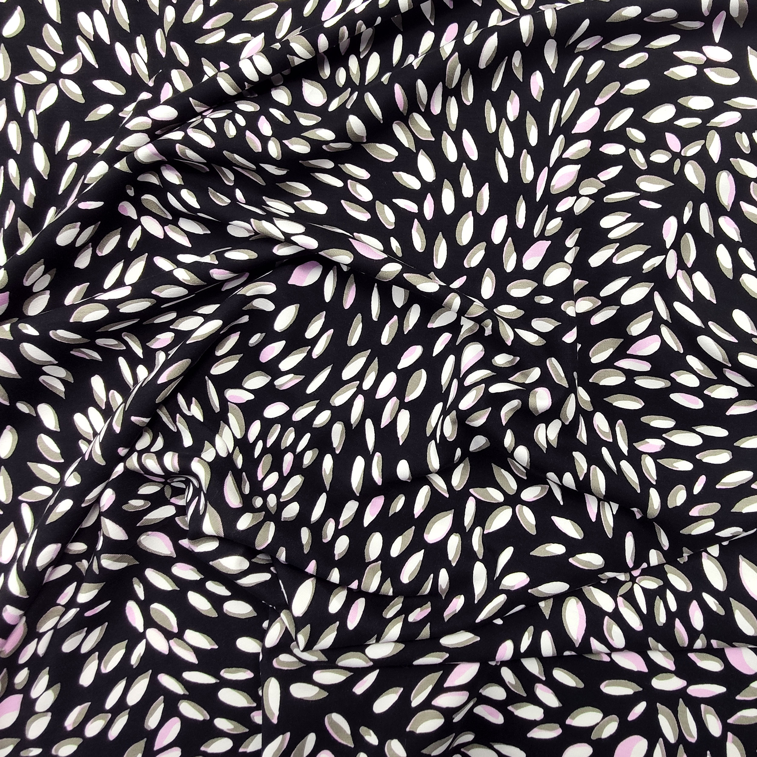 Milan Stitch Petal Pattern Schwarzer Hintergrund