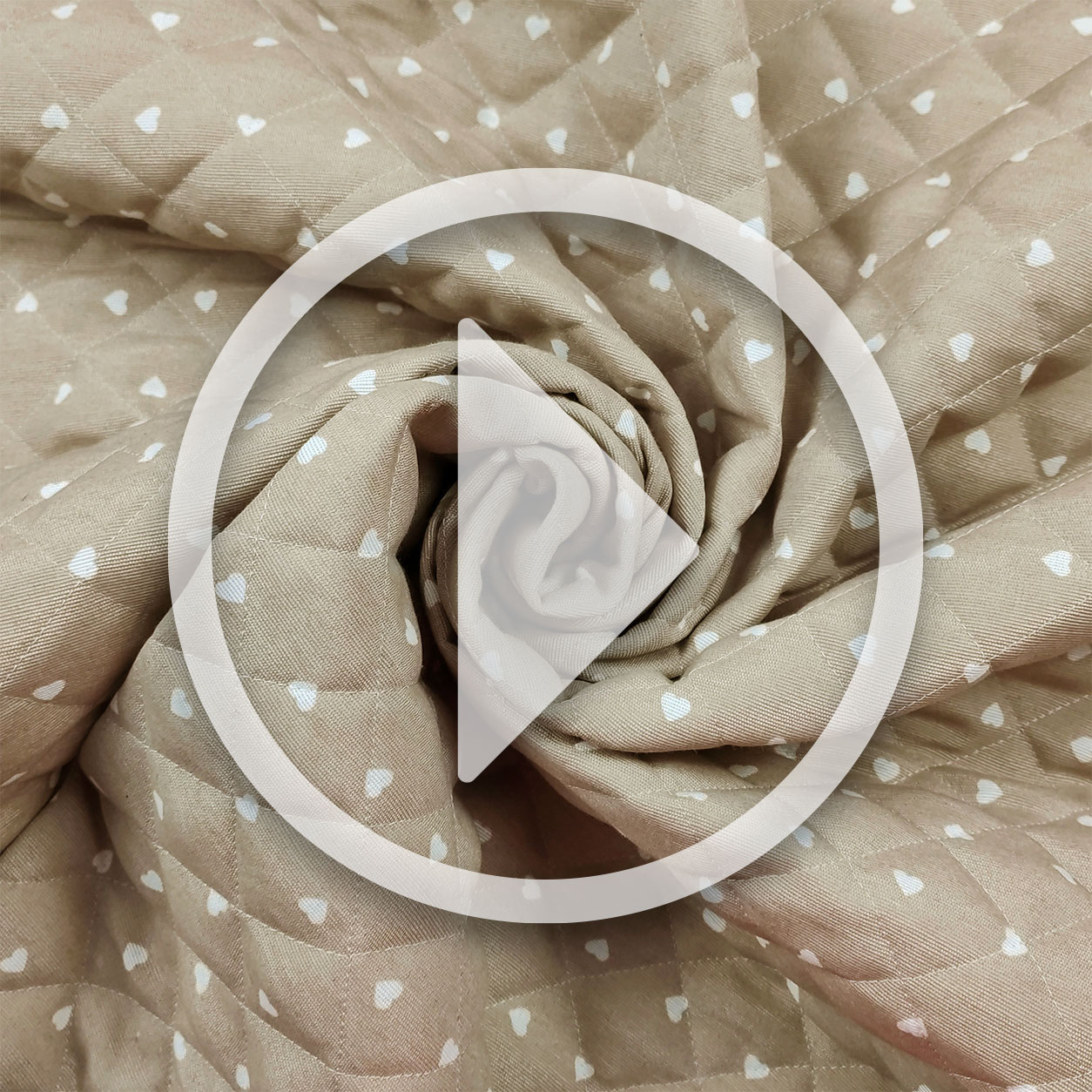 trapunta-cuori-bianchi-sfondo-beige-video
