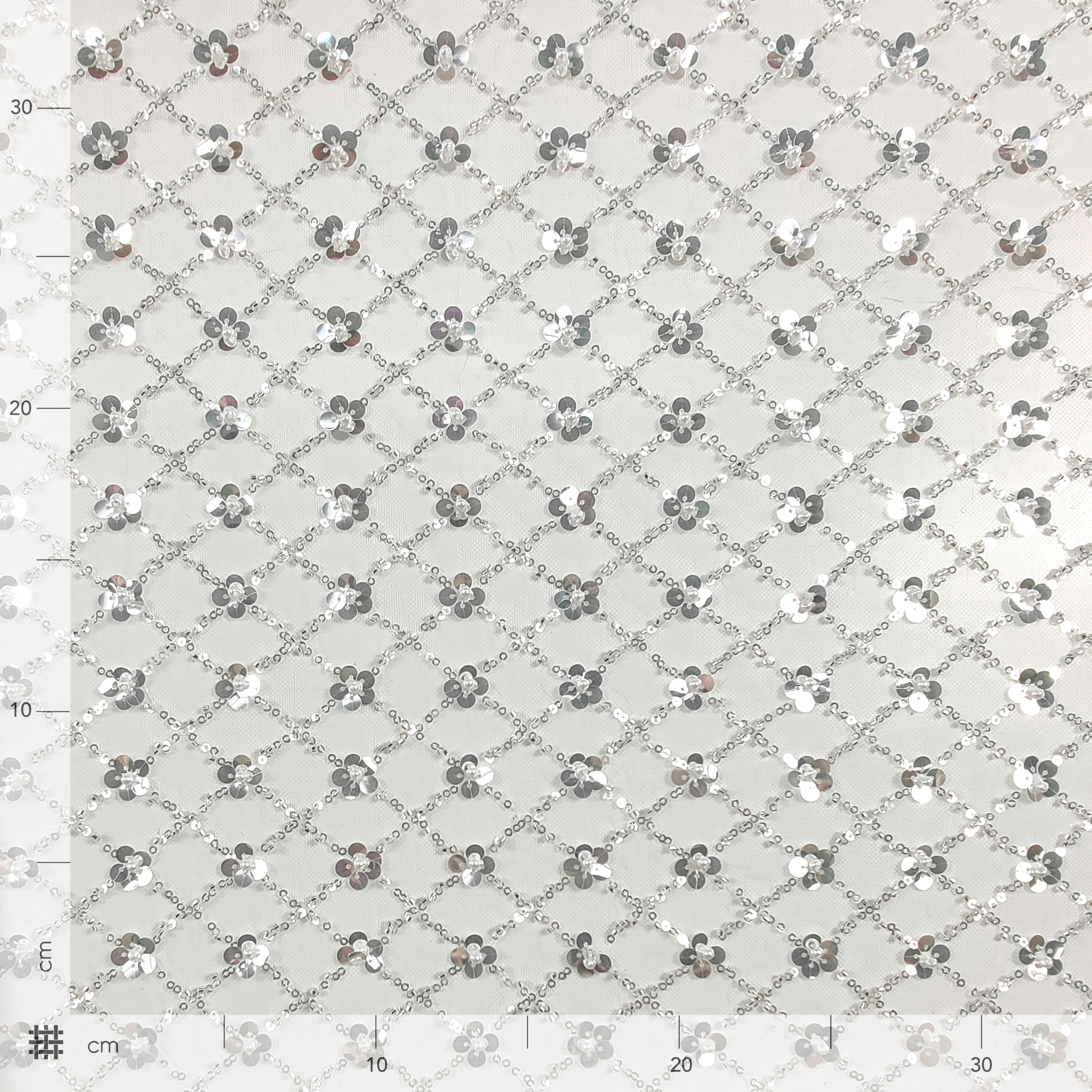 Tulle de mariée brodé de perles et de paillettes blanc