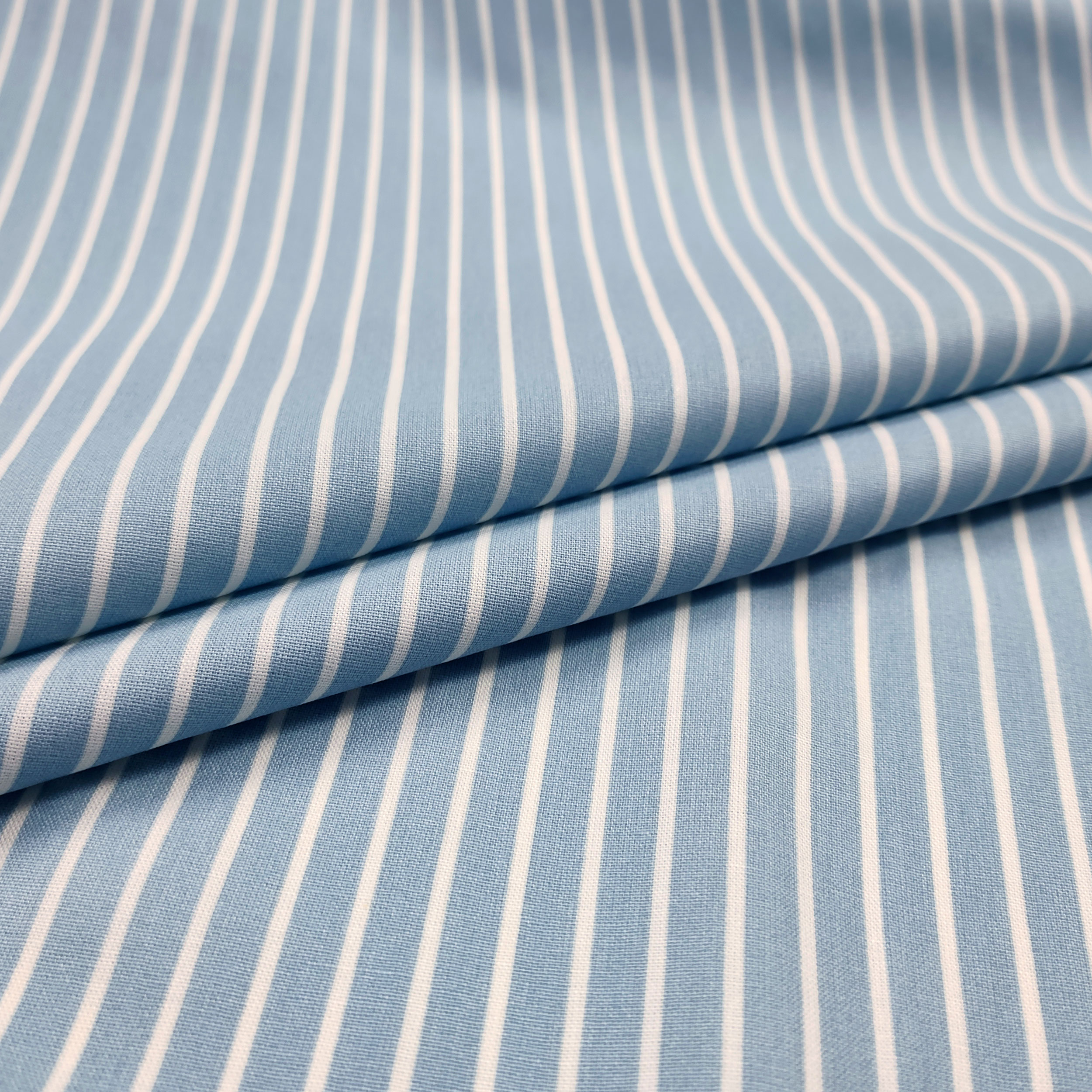 Popeline de coton bleu clair à rayures Image