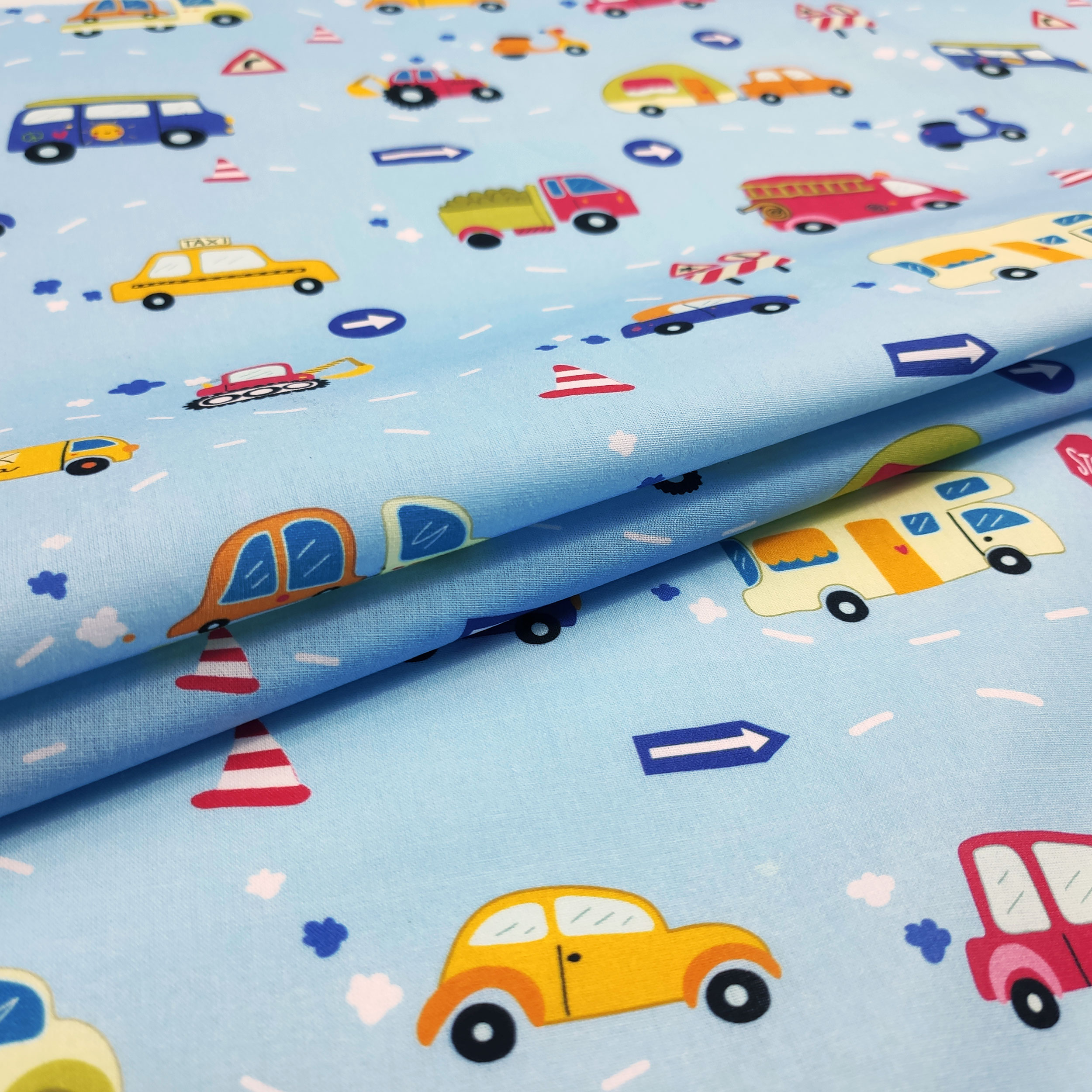Découpe de coton Big Cars Fond bleu clair - Panini Fabrics 50x150 cm Image