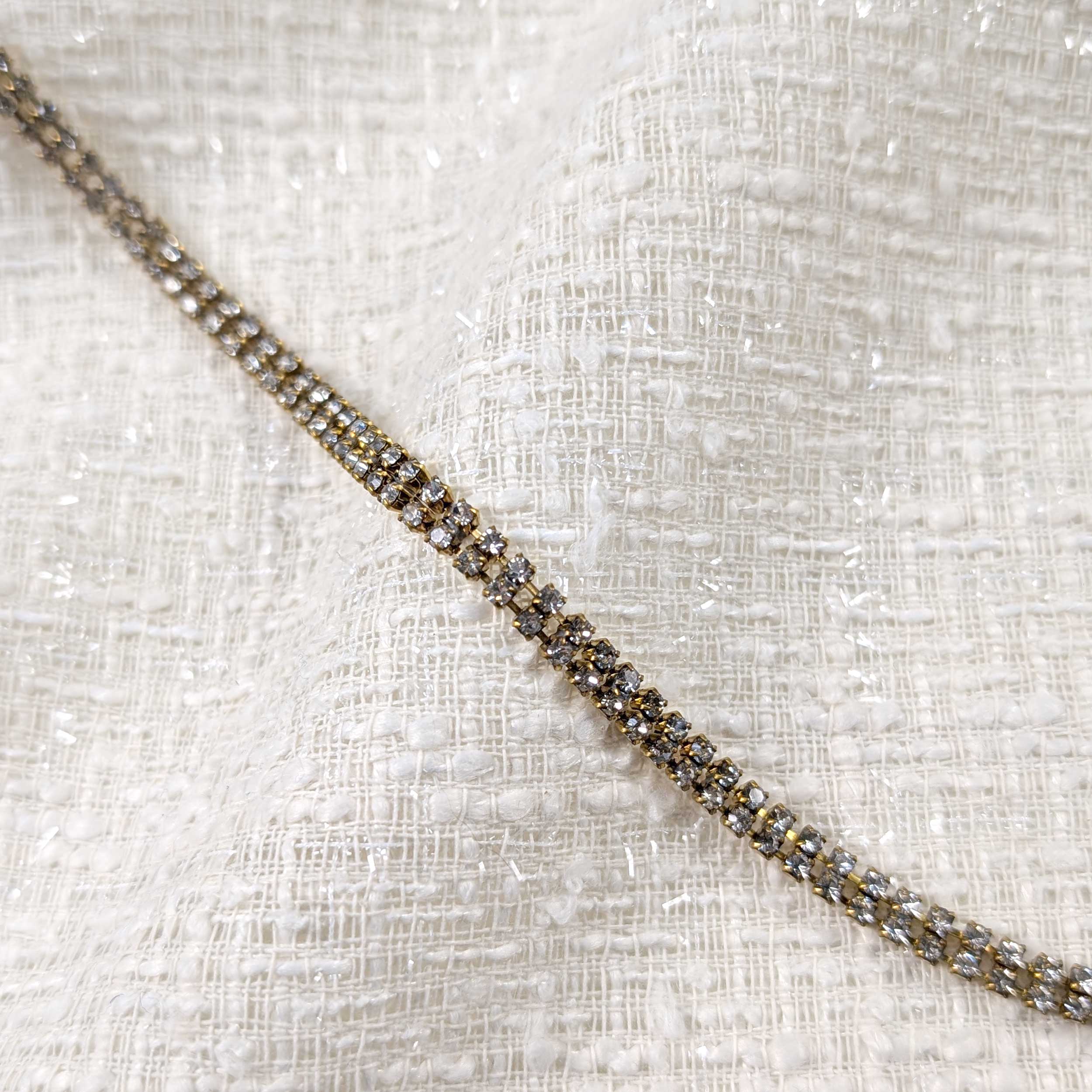 Gold chain with double rhinestones Image
