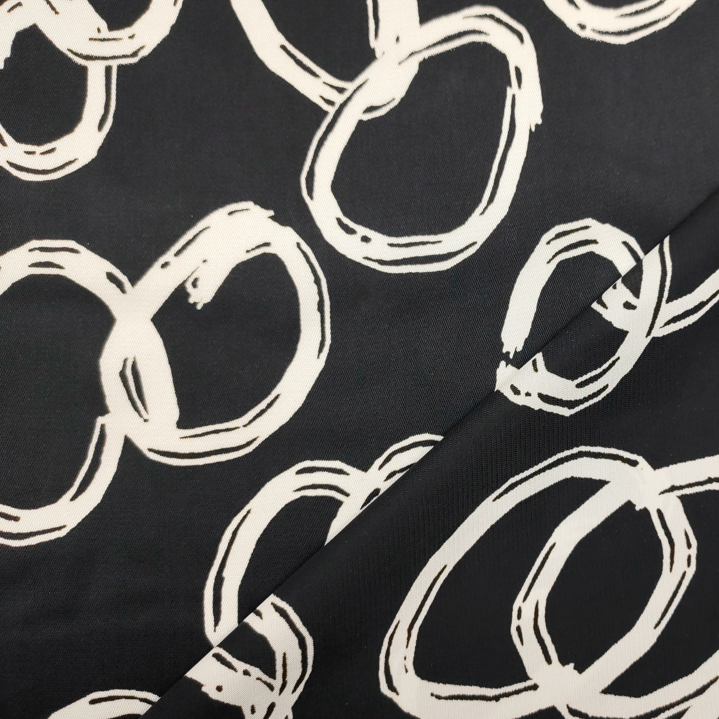 Jeu de satin Chaînes haute couture