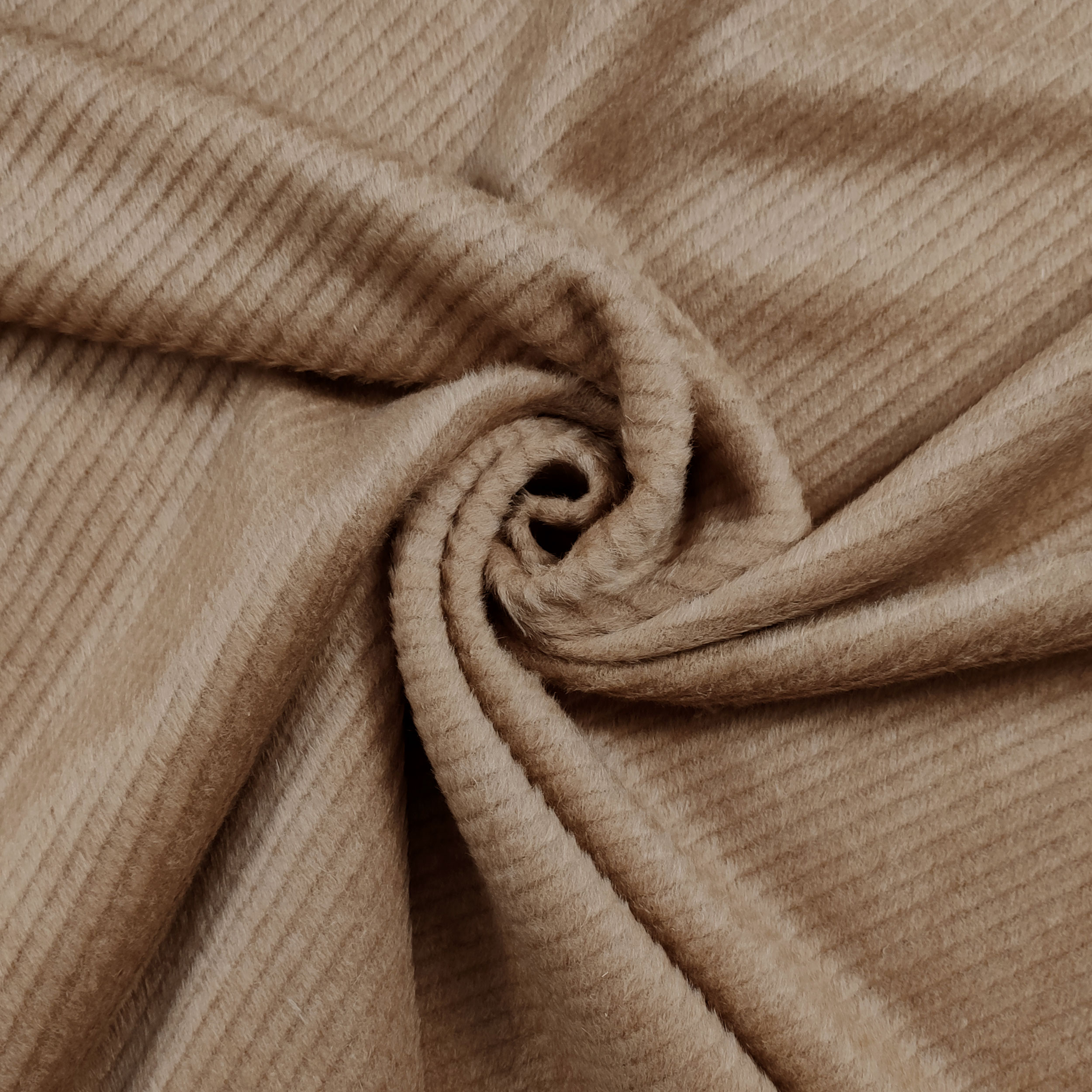 Camel Diagonal Mantel