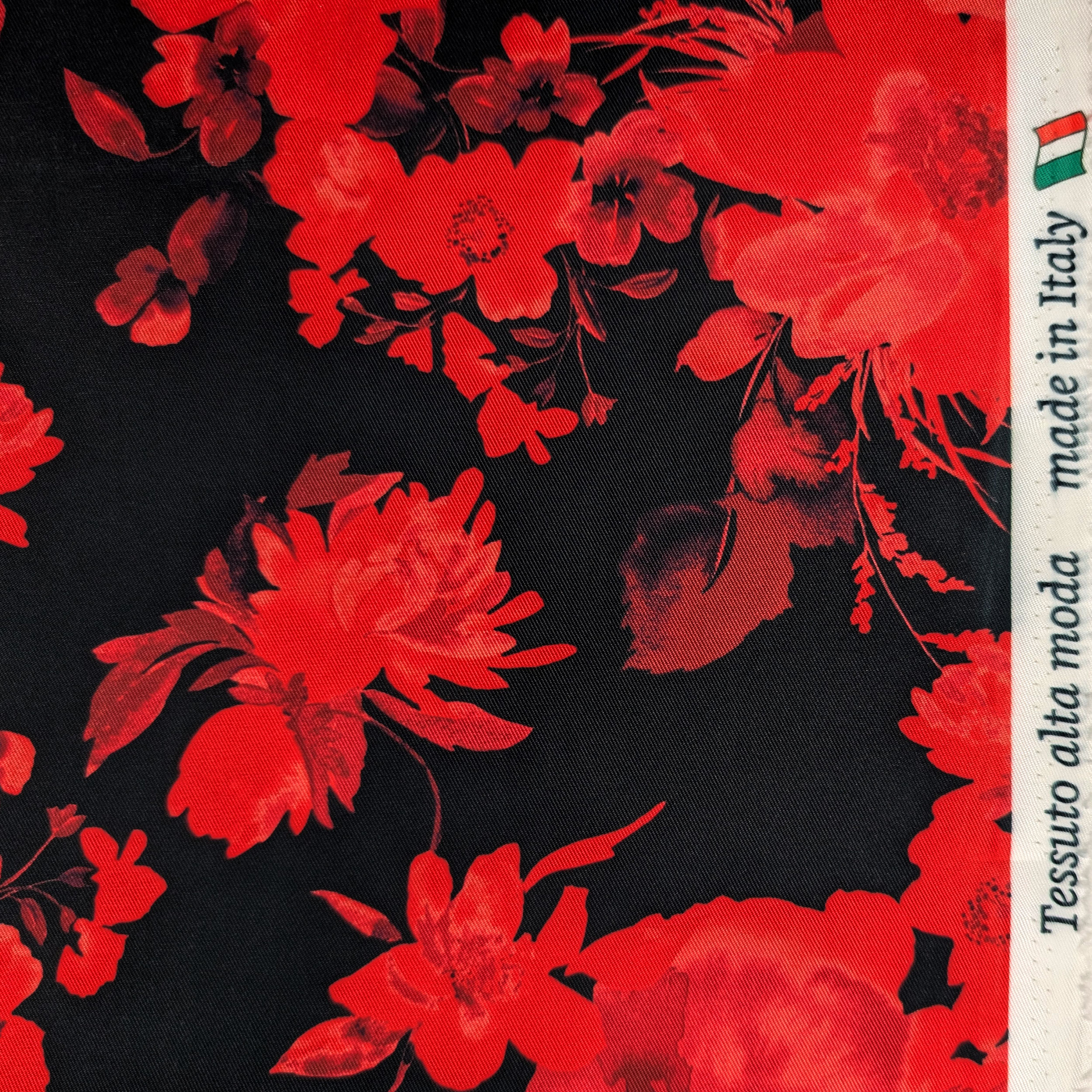 Mikado Italienische High Fashion Rote Blumen Image