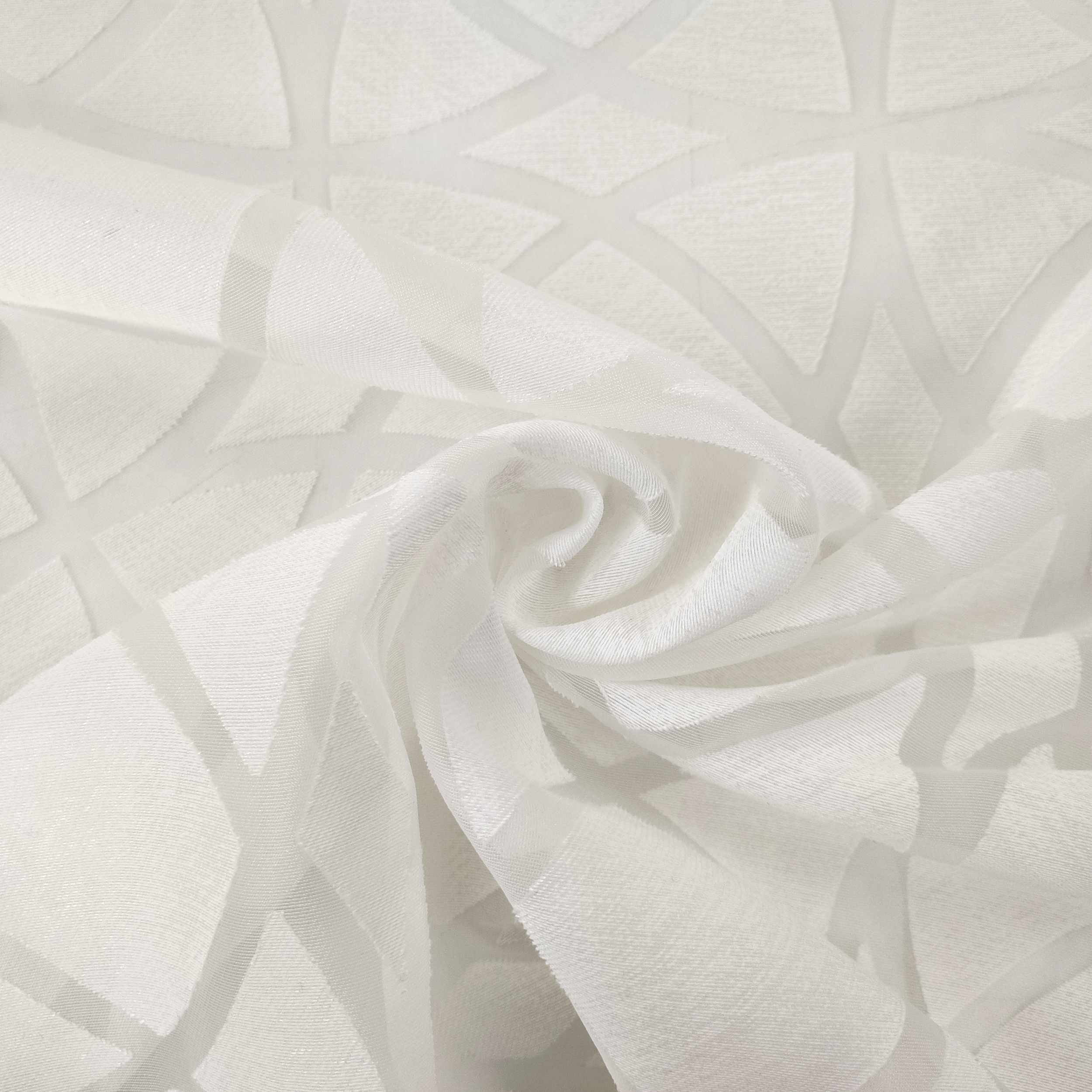 Tissu de rideau Devorè géométrique blanc