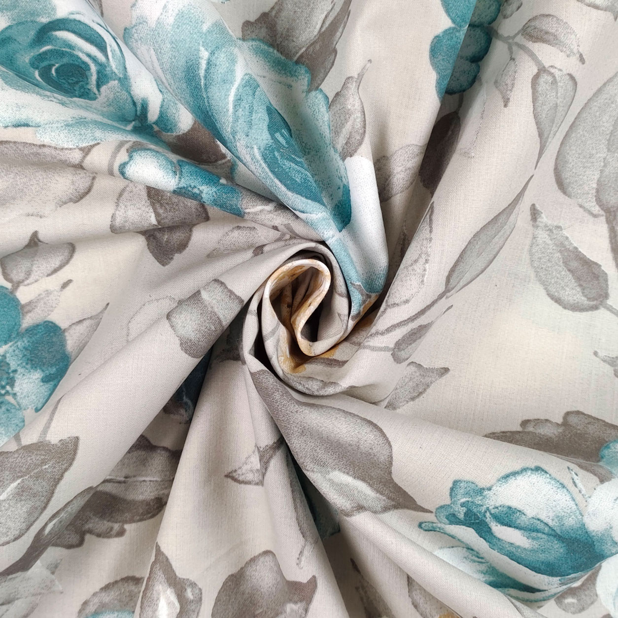 Tessuto di Cotone Fantasia di Rose e Ortensie Grigio