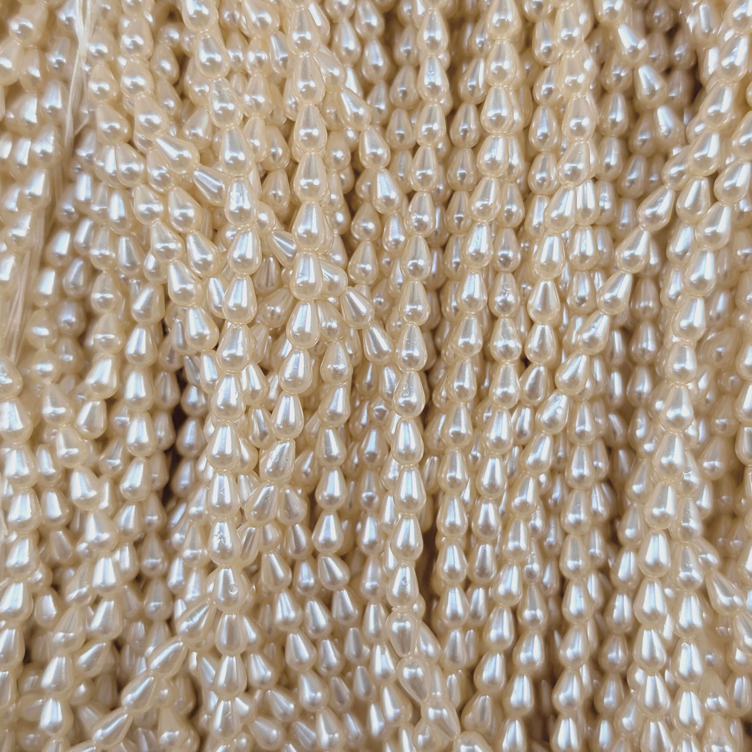Cordón de abalorios beige 0,4x0,6 cm Image