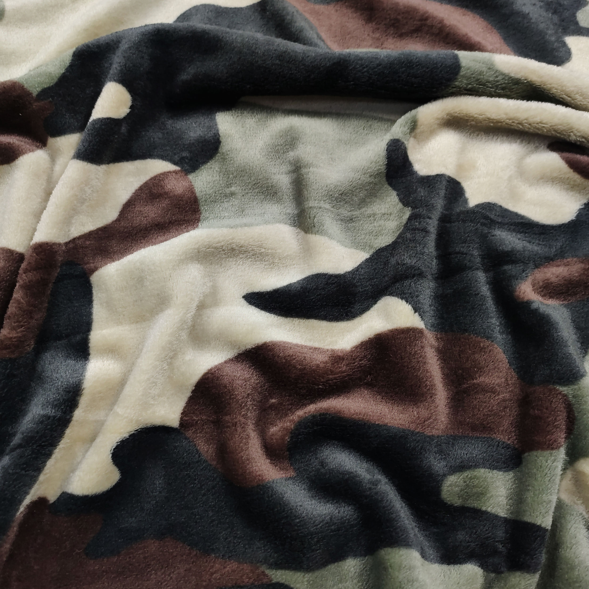 Forro polar de cachemira con estampado de camuflaje