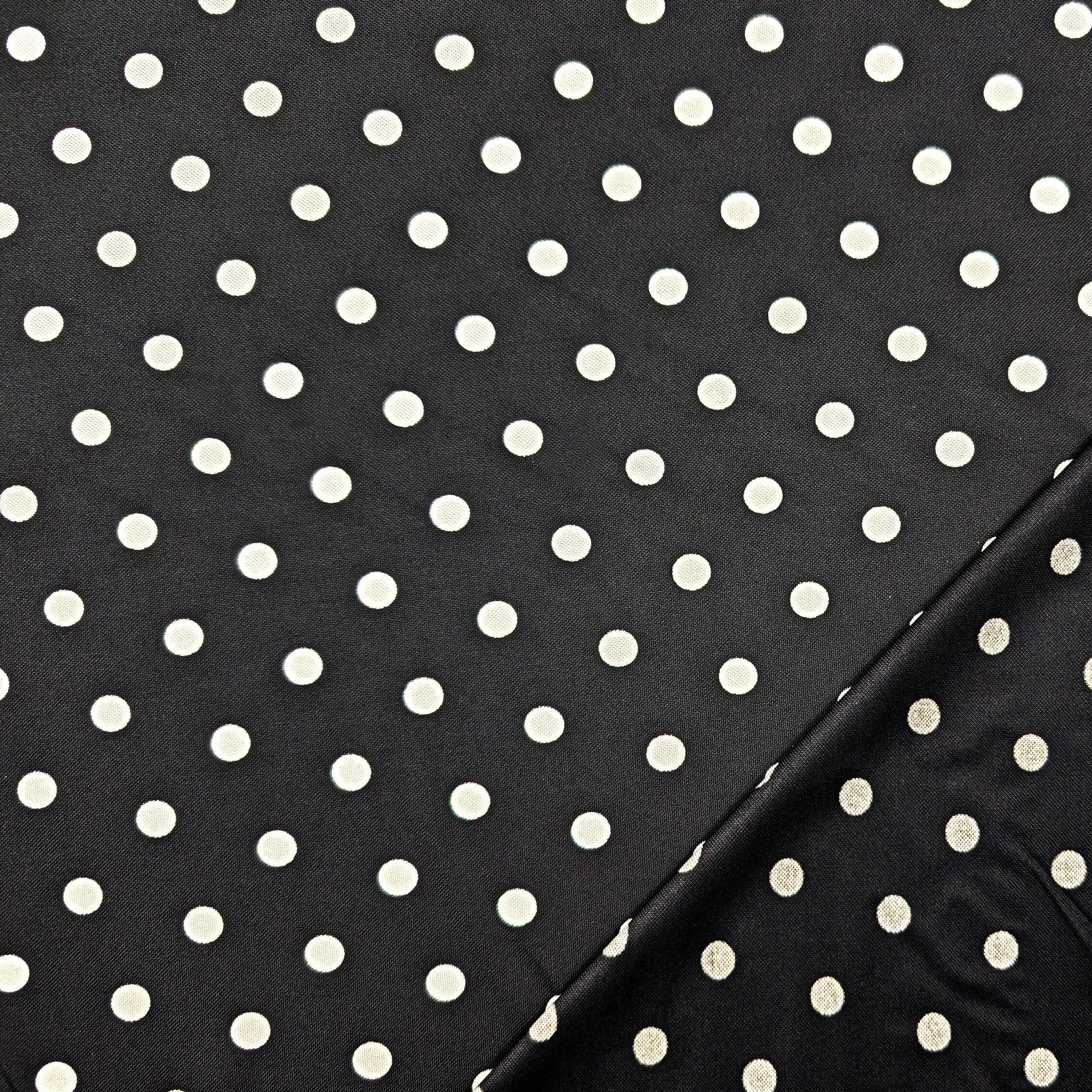 Viscose jersey Medium white polka dots Image